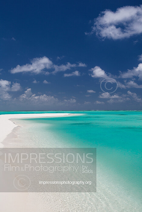 Sandbank in Maldives with turquoise lagoon and beach Stock photo