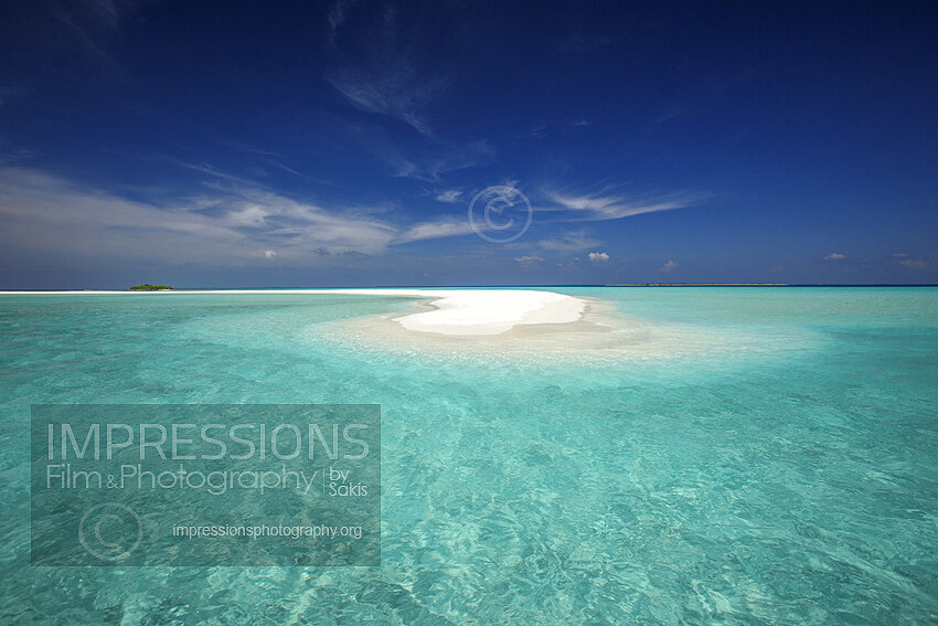 Sandbank in Maldives with turquoise lagoon and beach Stock photo