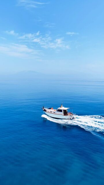 August 15. When the whole country slows down.
Just the sea, a boat, and endless blue. #greece #greecestagram #greecetravelgr #dronestagram #mavic4pro #travelgram #travelgreece #beautifulplaces #beautifuldestinations #greekislands #slowlife