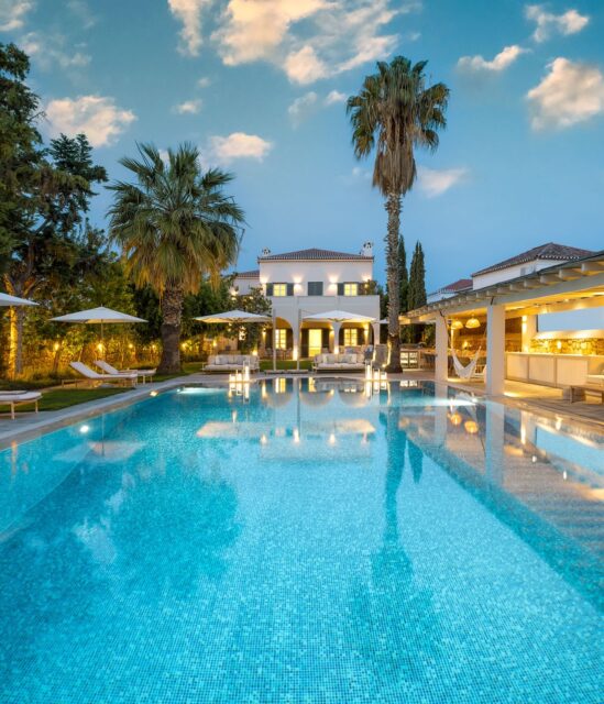 Golden hour wrapped in refined tranquillity.
Elysian Villa, Spetses — where understated elegance meets effortless summer living. Luxury Hotel and Villas photography #greece #greekislands #spetses #luxurylife #luxurylifestyle #luxuryvilla #slowlife #instatravel #hotelphotography #luxurytravel #summervibes #elysianvillaspetses #spetsesgreece