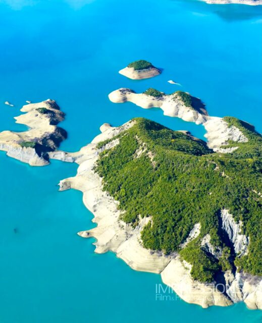 Not an island.
Not the tropics.  Sometimes you don’t need to travel far
to feel like you’re somewhere unreal.  📍Lake Kremasta - Central Greece  Professional aerial drone photography  #aerialgreece #dronephotography #greece #dronestagram #aerialperspective