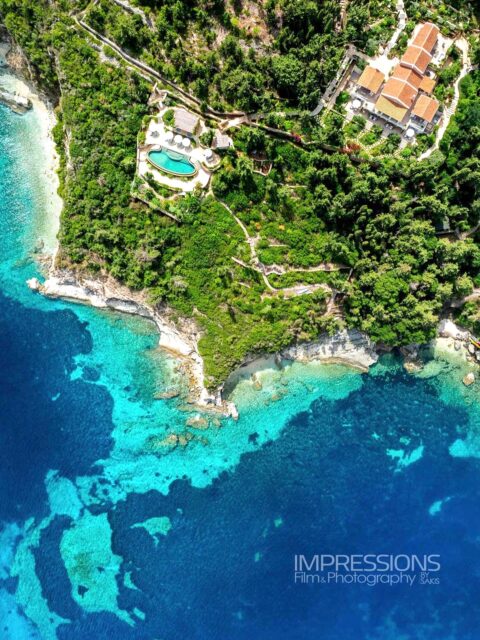 Defining secluded luxury 💎  Using aerial photography allows me to tell the full story of this amazing property in Paxos, Ionian Islands. It’s about more than just the architecture—it’s about the villa’s relationship with the landscape.  For this shoot, the goal was to showcase the absolute privacy of the estate while highlighting its seamless connection to those crystal-clear private coves and the beach.  Luxury Villa photography Greece  #luxuryvilla #luxurytravel #realestatephotographers #luxuryrealestate #architecturephotography
