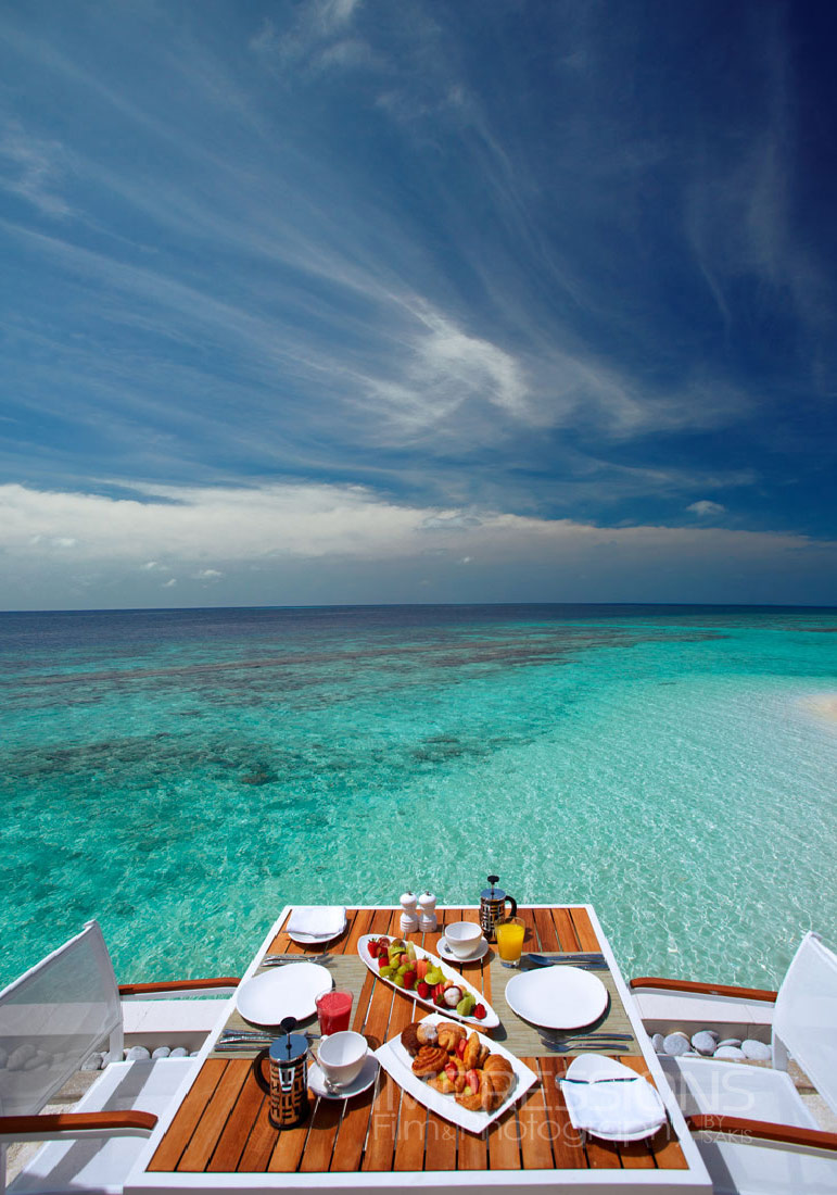 luxury resort huvafen fushi maldives breakfast restaurant