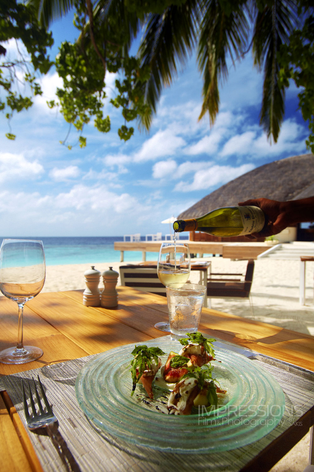 resort huvafen fushi maldives service restaurant